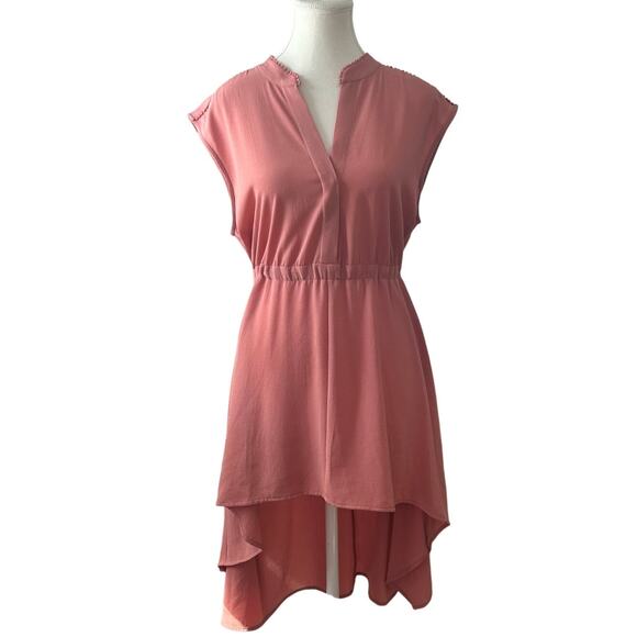 Vince Camuto Tops - Vince Camuto Blush Cap Sleeve Split Neck Blouse Women's Size Large Hi Low Hem
